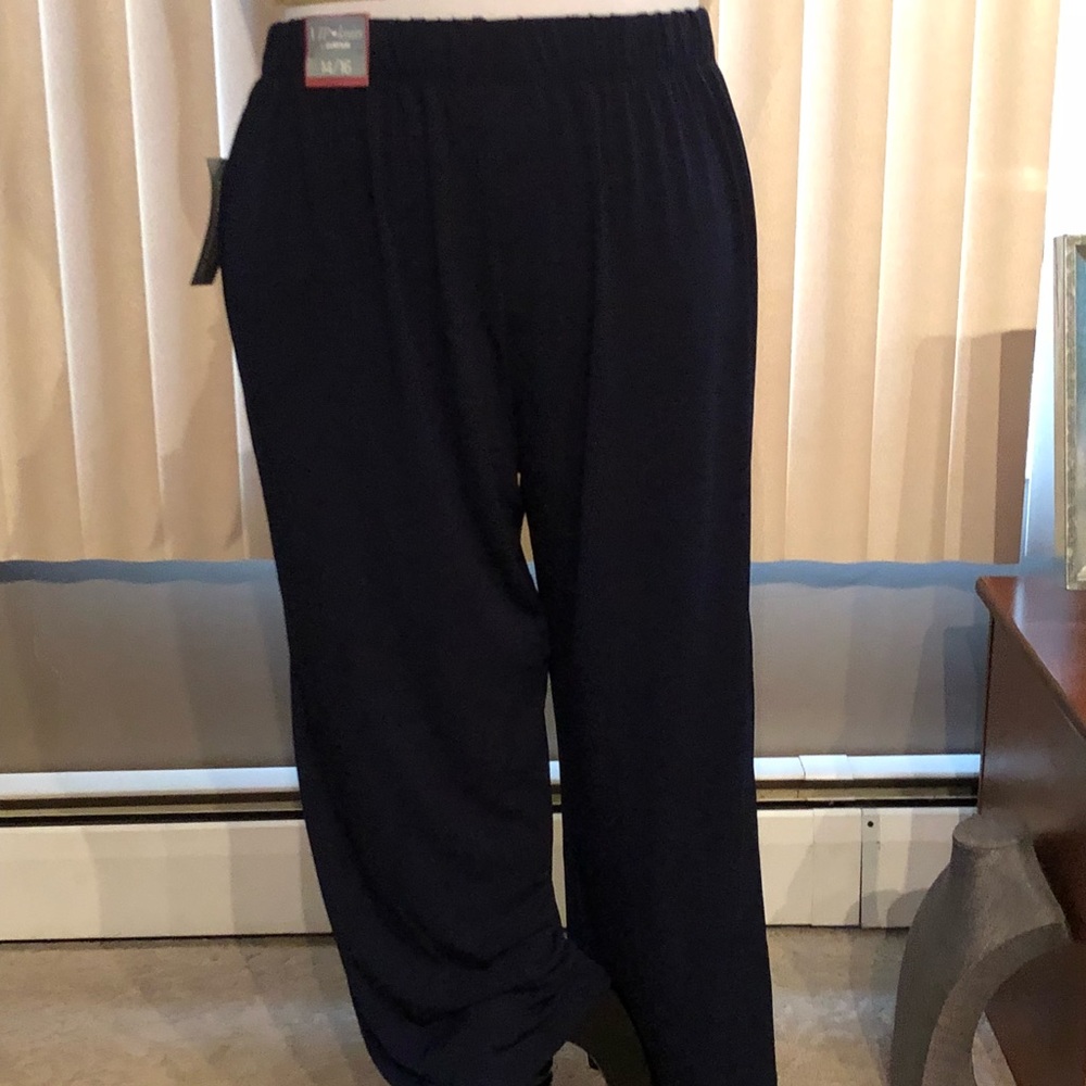 Navy Avenue VIP Knit Capri’s Size 14/16 NWT